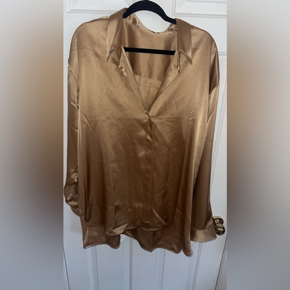 Aritzia satin babaton blouse - brand new with tags - Picture 1 of 2